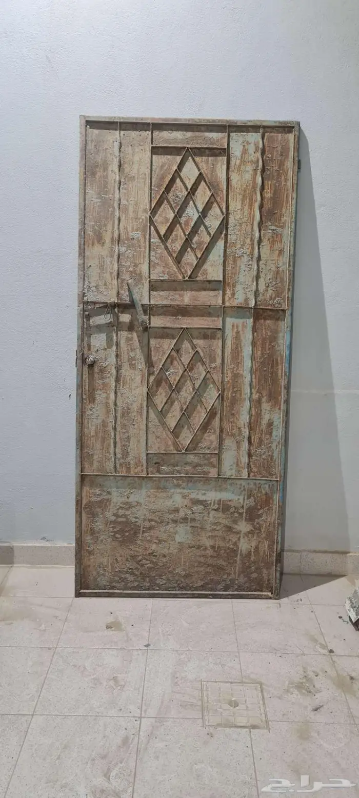 للبيع باب حديد من النوع القديم 1