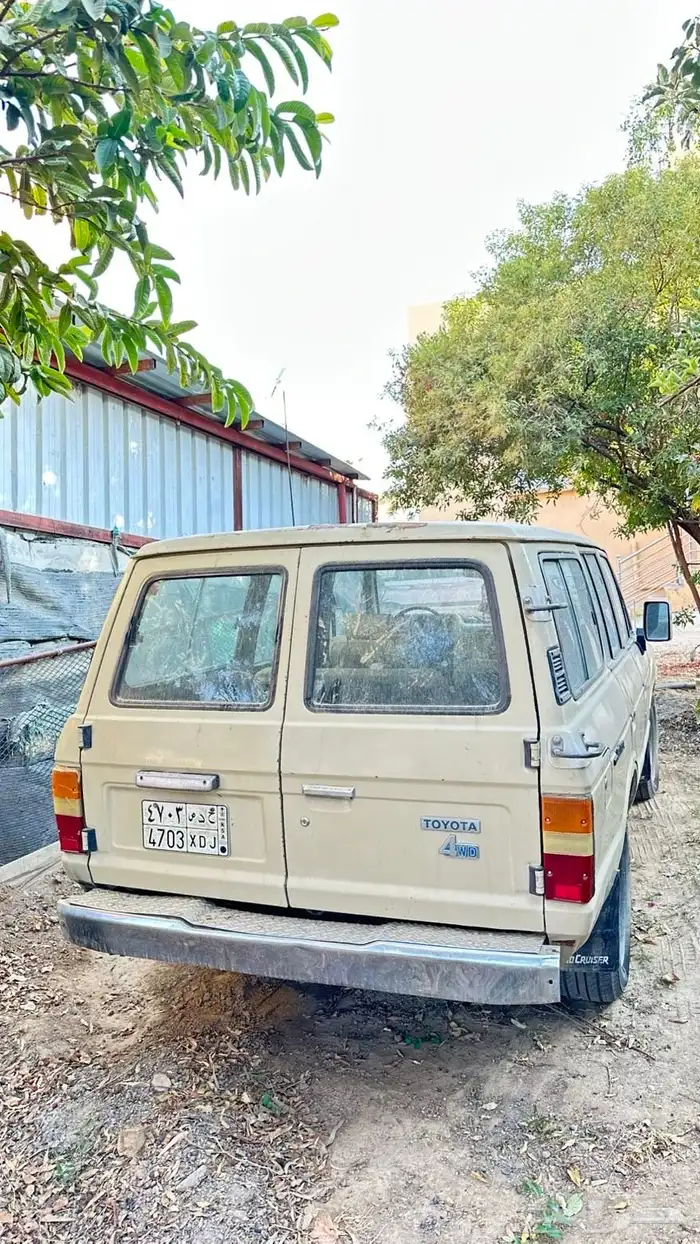 لاندكروزر موديل 83 4