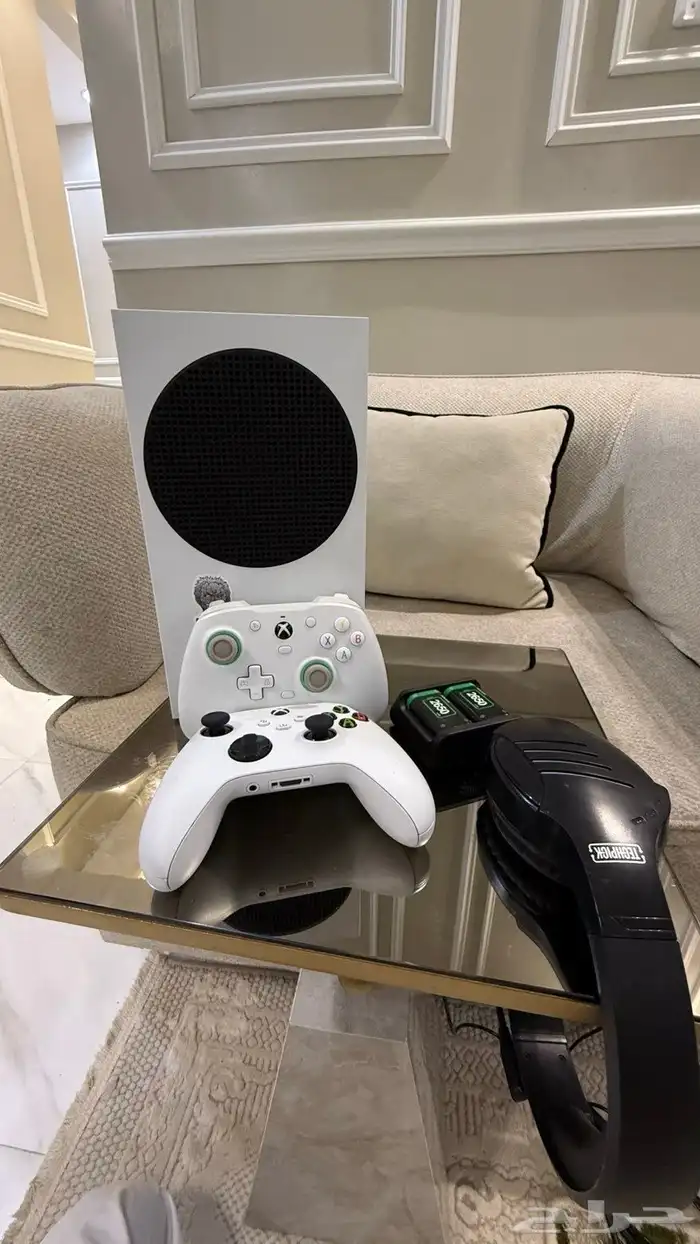 اكس بوكس سيريس اس وشاشه للبيع 0