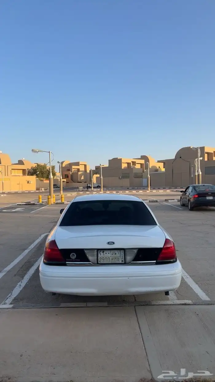 فورد بوليسي 8