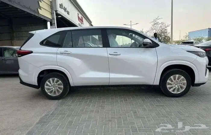 تويوتا انوفا GL 2.0 بنزين 2026 4