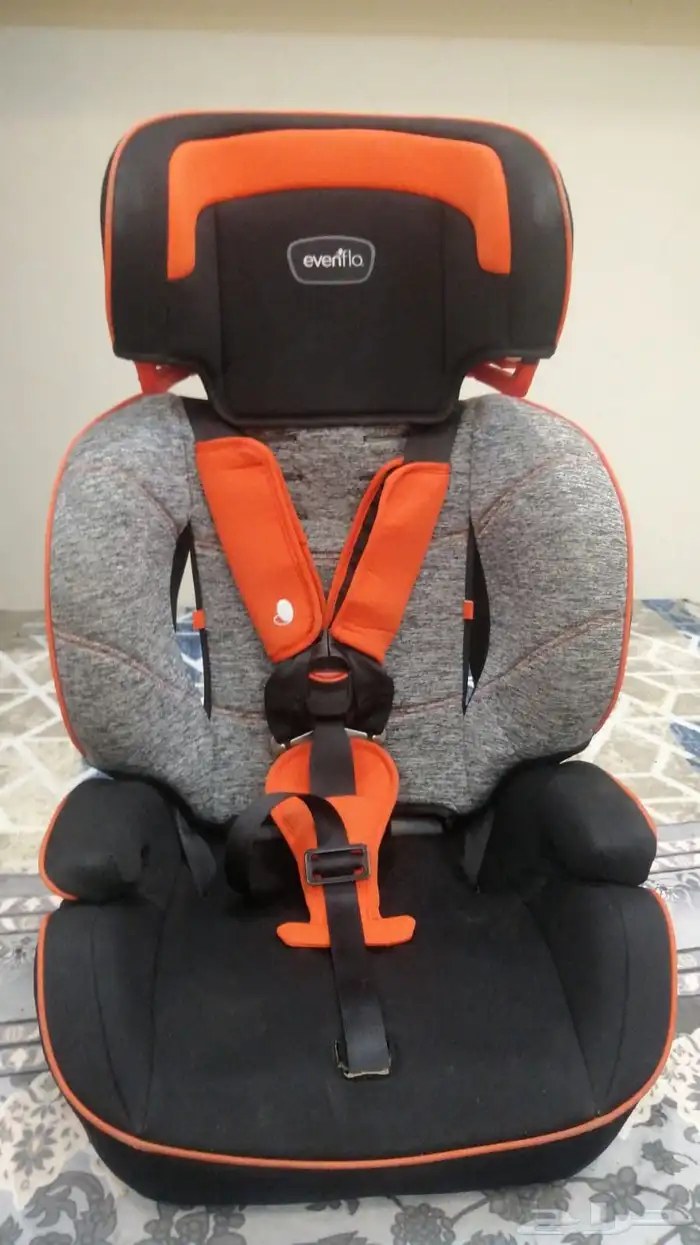 كرسي اطفال للسيارة ماركة ايفنفلو شبه جديد من سنه الى 6سنوات 0