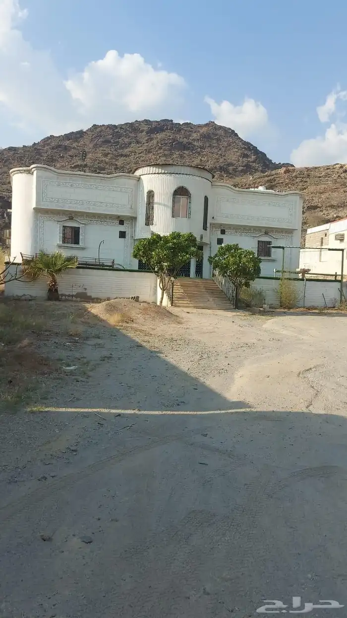 بيت مع الأثاث للبيع 0