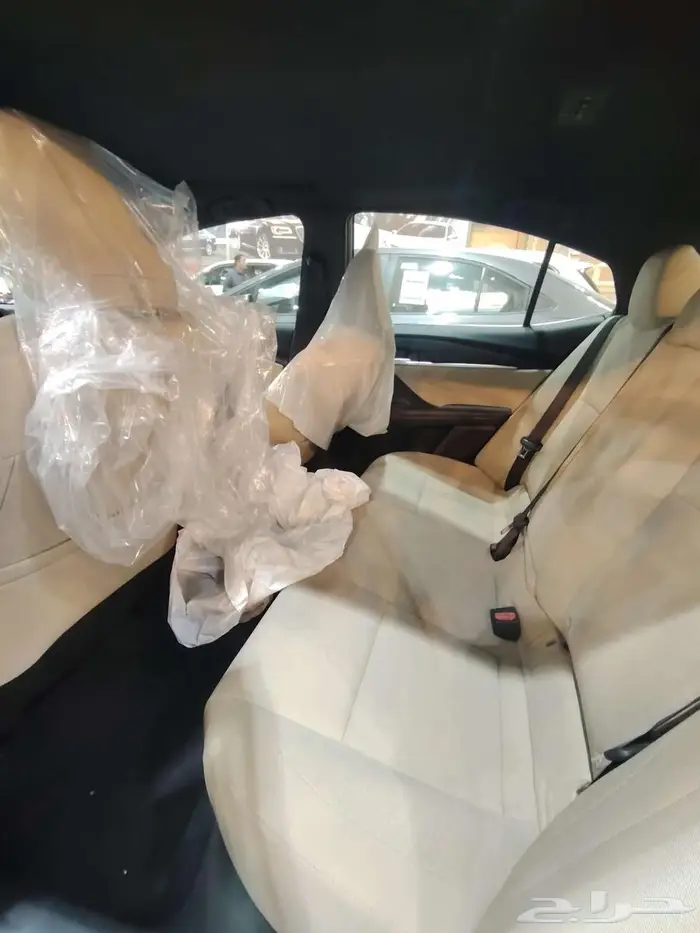 كامري LE بنزين موديل 2025 حبه فقط لون تيتانيوم 18