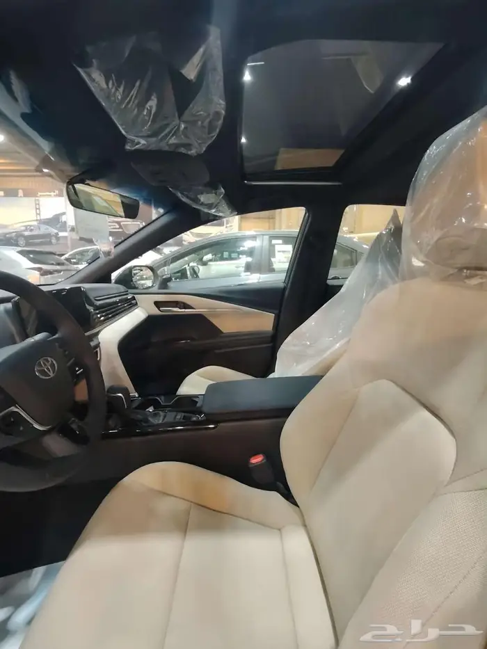 كامري LE بنزين موديل 2025 حبه فقط لون تيتانيوم 19