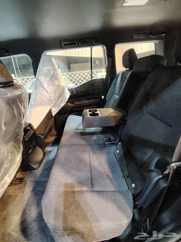 برادو TX موديل 2025 بنزين ستاندرد حبه فقط لون اسود 48