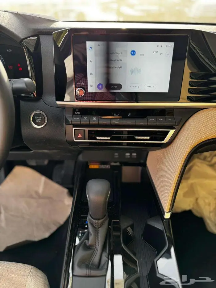 تويوتا كامرى LE 2025 لون ابيض لولوى ولون اسود 11