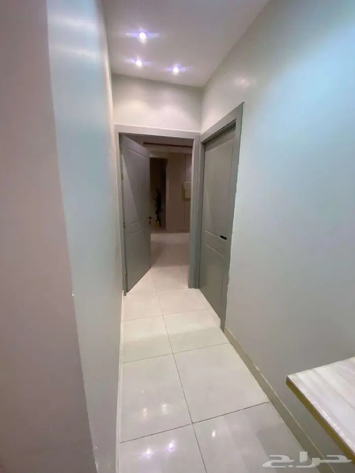 شقة للبيع حي عكاظ مساحة 145.5 12