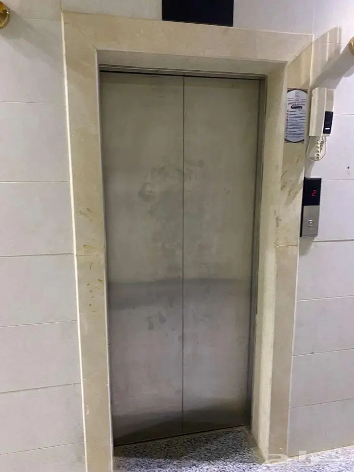 شقة للبيع حي عكاظ مساحة 145.5 4