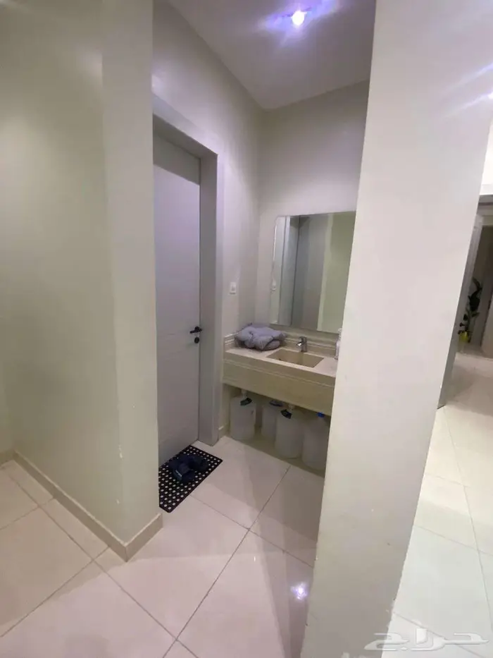 شقة للبيع حي عكاظ مساحة 145.5 8