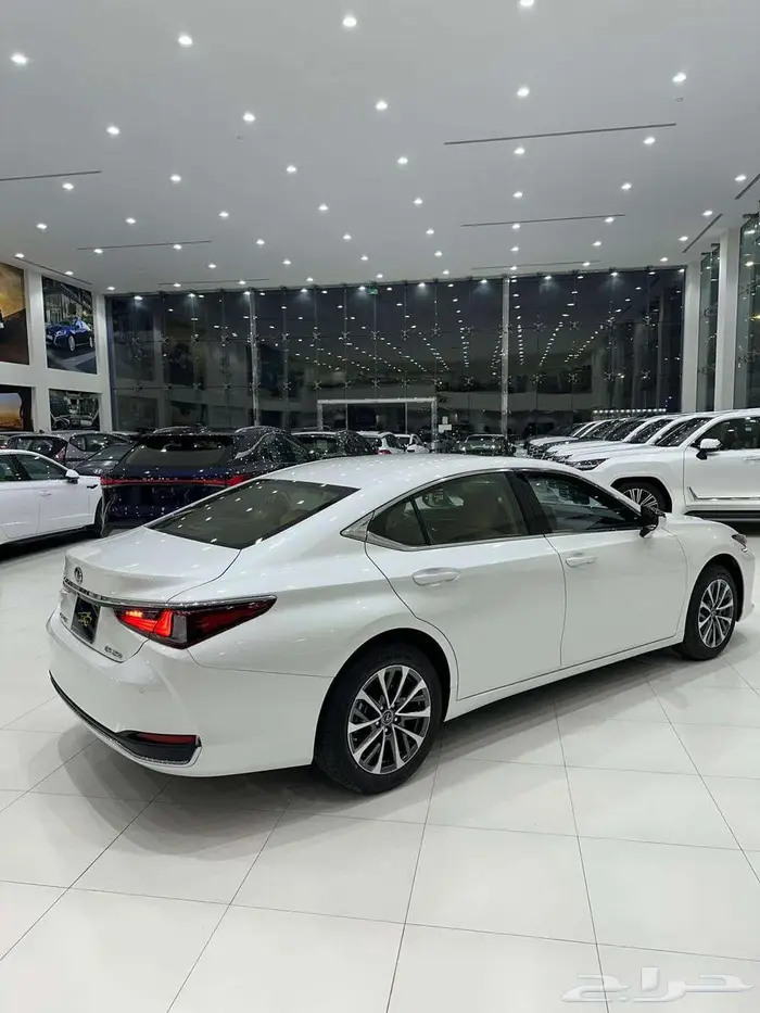 لكزس Es250 موديل 2025 كاش وتقسيط جميع البنوك 4