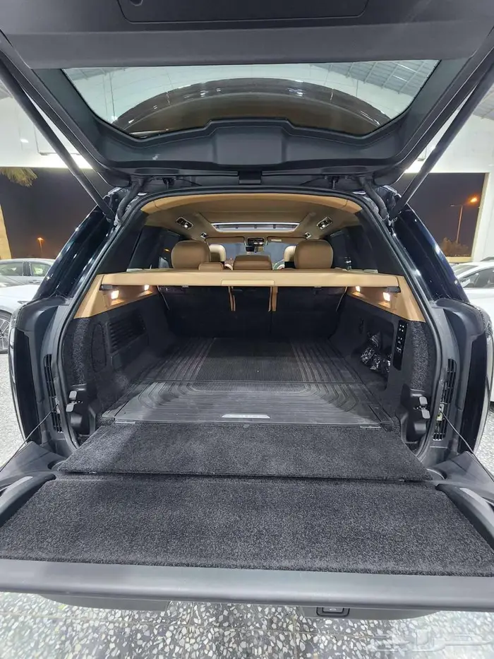 لاند روفر اوتو غرافي 2023 بلاك اديشن خليجي 16