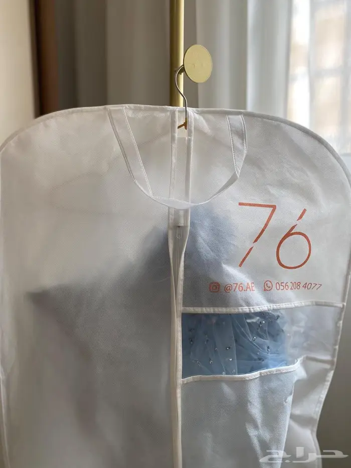 فستان من المصممة 76.ae 0