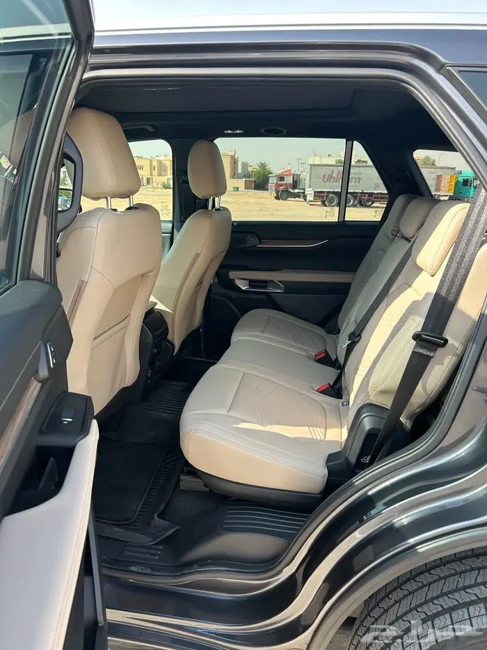 للبيع ايفريست فورد 2025 فل كامل لمتد بحالة الوكالة 4