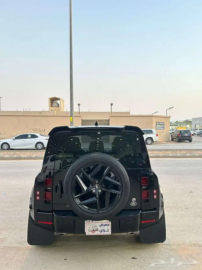 لاندروفر ديفندر 2022 Khan Edition من النوادر خان ادشن 5