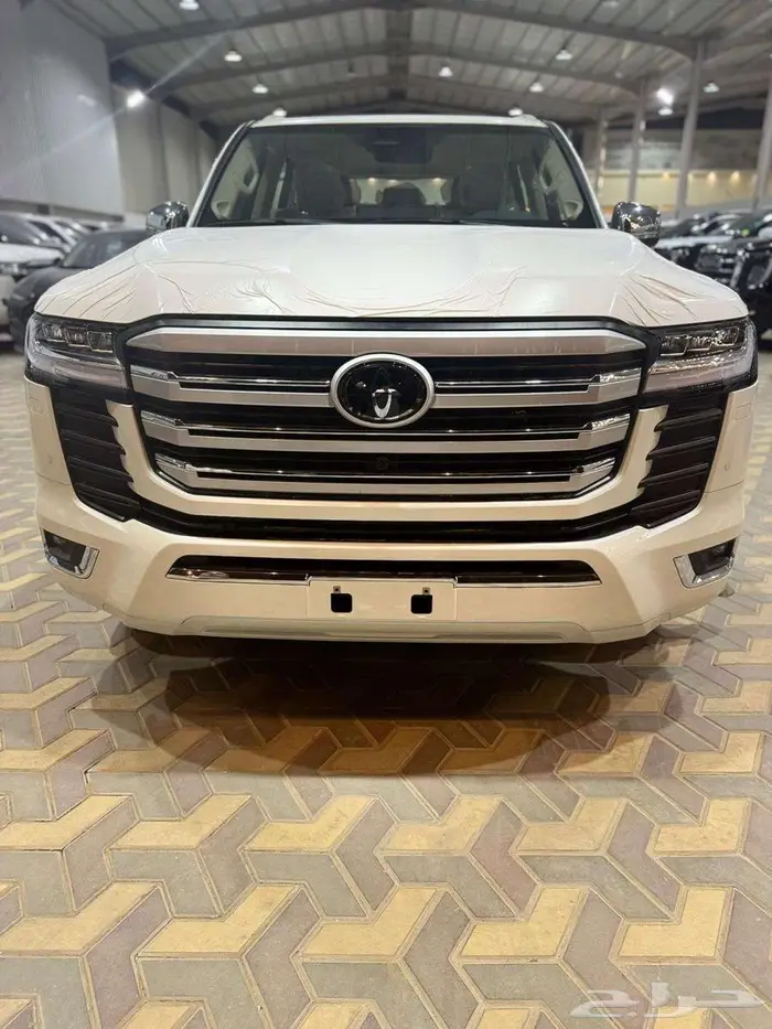 تويوتا لاندكروزر GXR L5 فل كامل تنفس طبيعي 2025 3