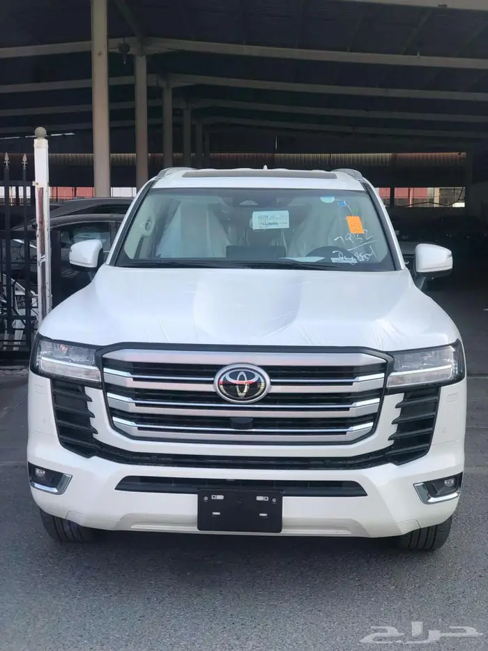 تويوتا جيب لاندكروزر GXR L3 بنزين أبيض 2026 سعودي 8