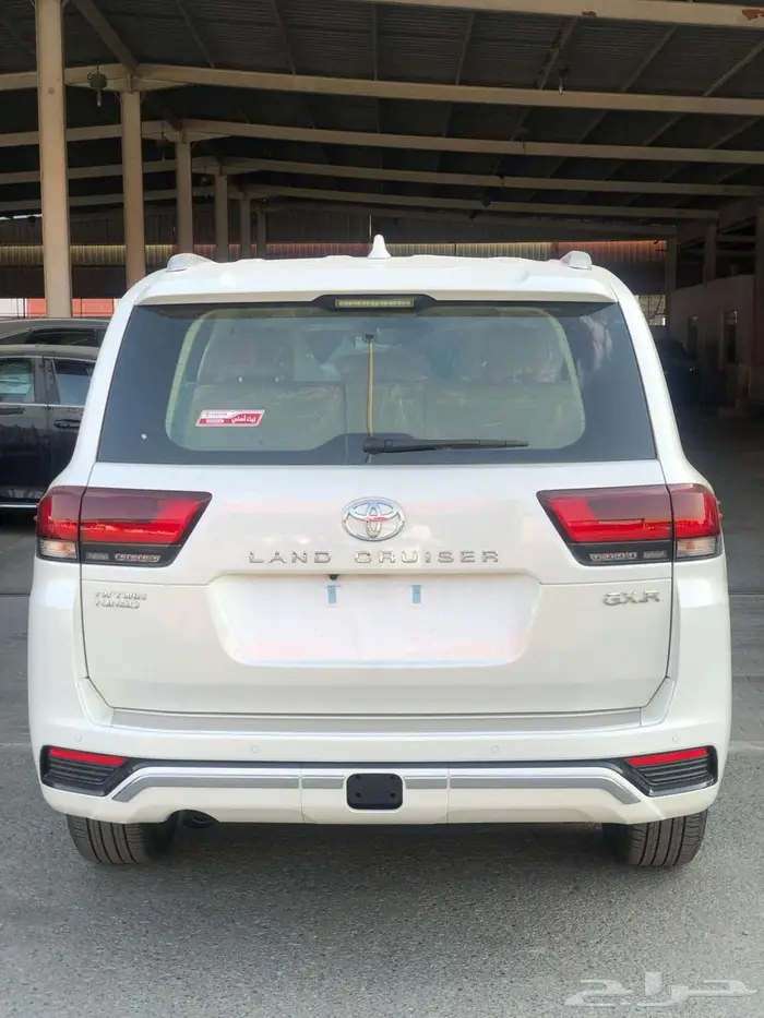 تويوتا جيب لاندكروزر GXR L3 بنزين أبيض 2026 سعودي 7