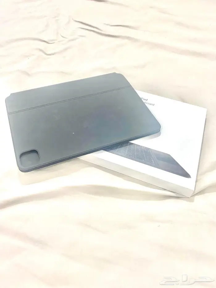 ابل ايباد اير الجيل الرابع 64GB مع كيبورد ابل برو 11 عربي 3