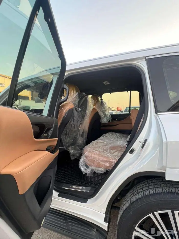 لكزس LX600نوع BBموديل 2024- معرض خلف للسيارات 12