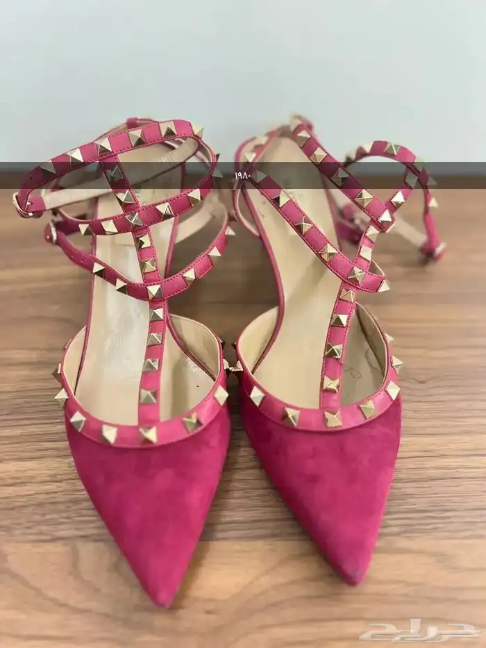 مجموعه من الصنادل والاحذيه من براندات عالميه جديد ومستخدم 1