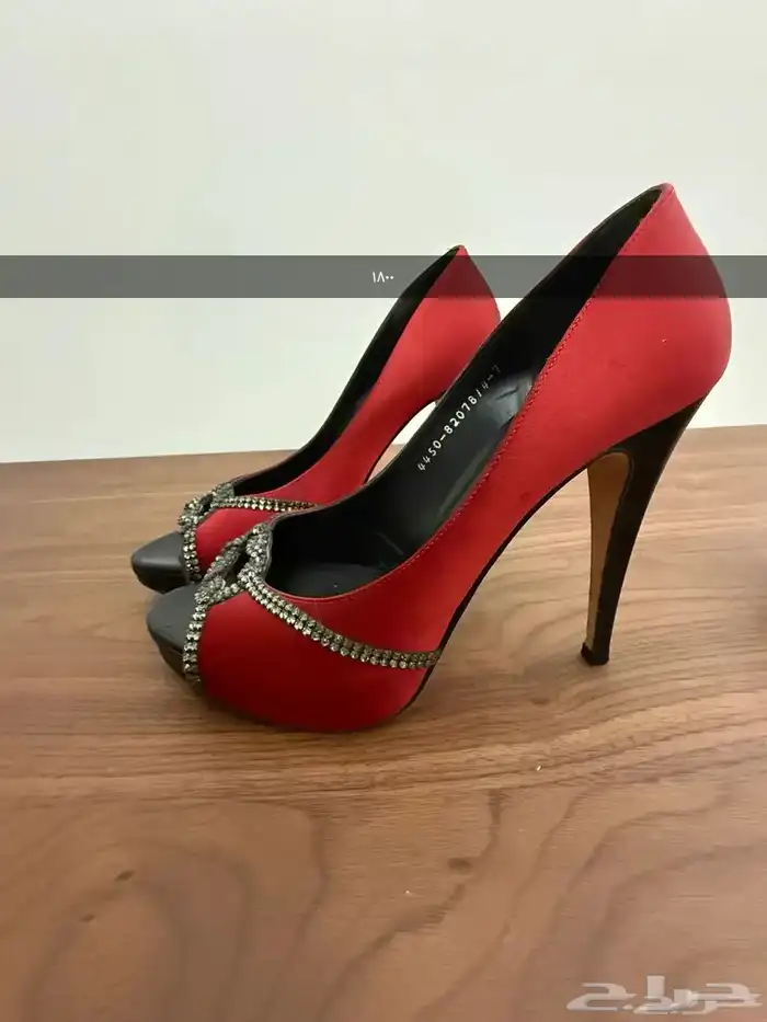 مجموعه من الصنادل والاحذيه من براندات عالميه جديد ومستخدم 38