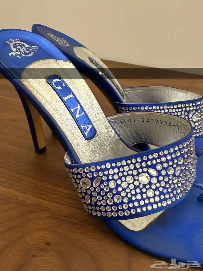 مجموعه من الصنادل والاحذيه من براندات عالميه جديد ومستخدم 44