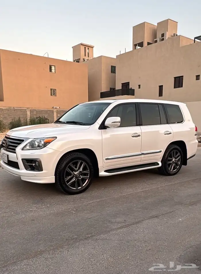 جيب لكزس LX570 موديل 2014 لؤلؤي ماشي 150 الف 10