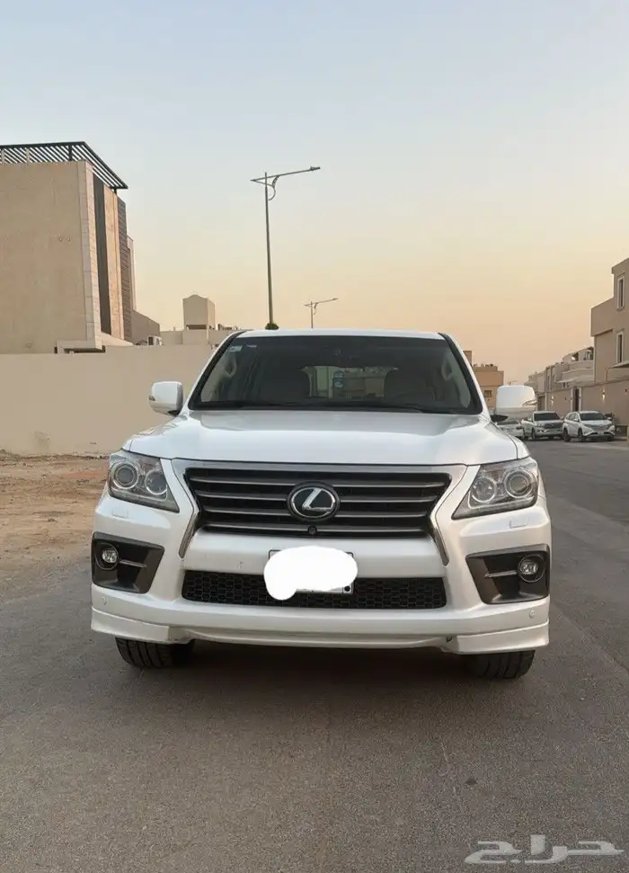 جيب لكزس LX570 موديل 2014 لؤلؤي ماشي 150 الف 9