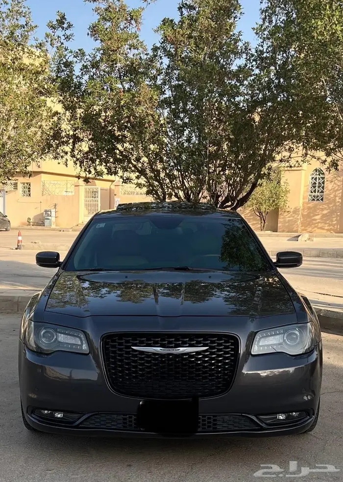 كرايسلر ممشى قليل بحالة ممتازة 3