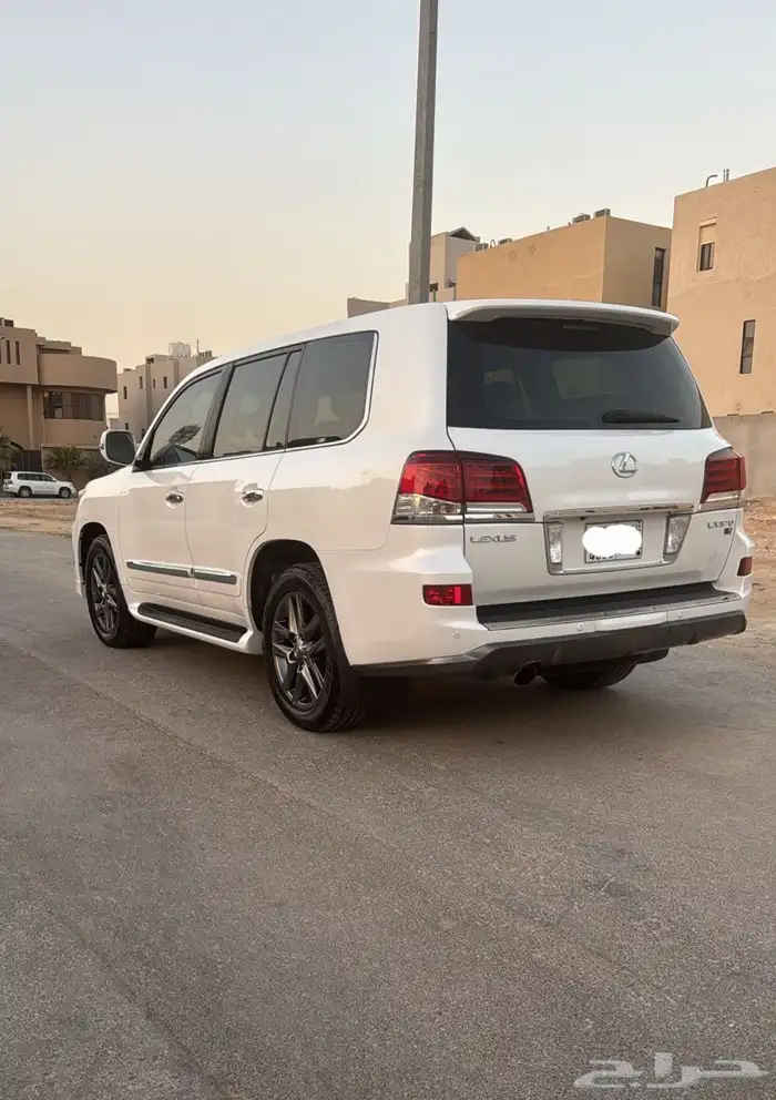 جيب لكزس LX570 موديل 2014 لؤلؤي ماشي 150 الف 12