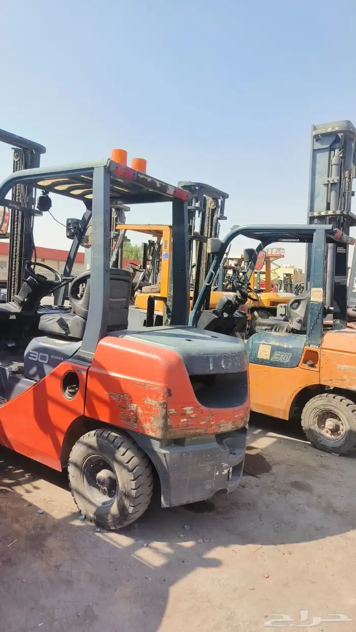 فوركلفت للايجار رافعة شوكية رافعات للايجار اليومي والشهري 10