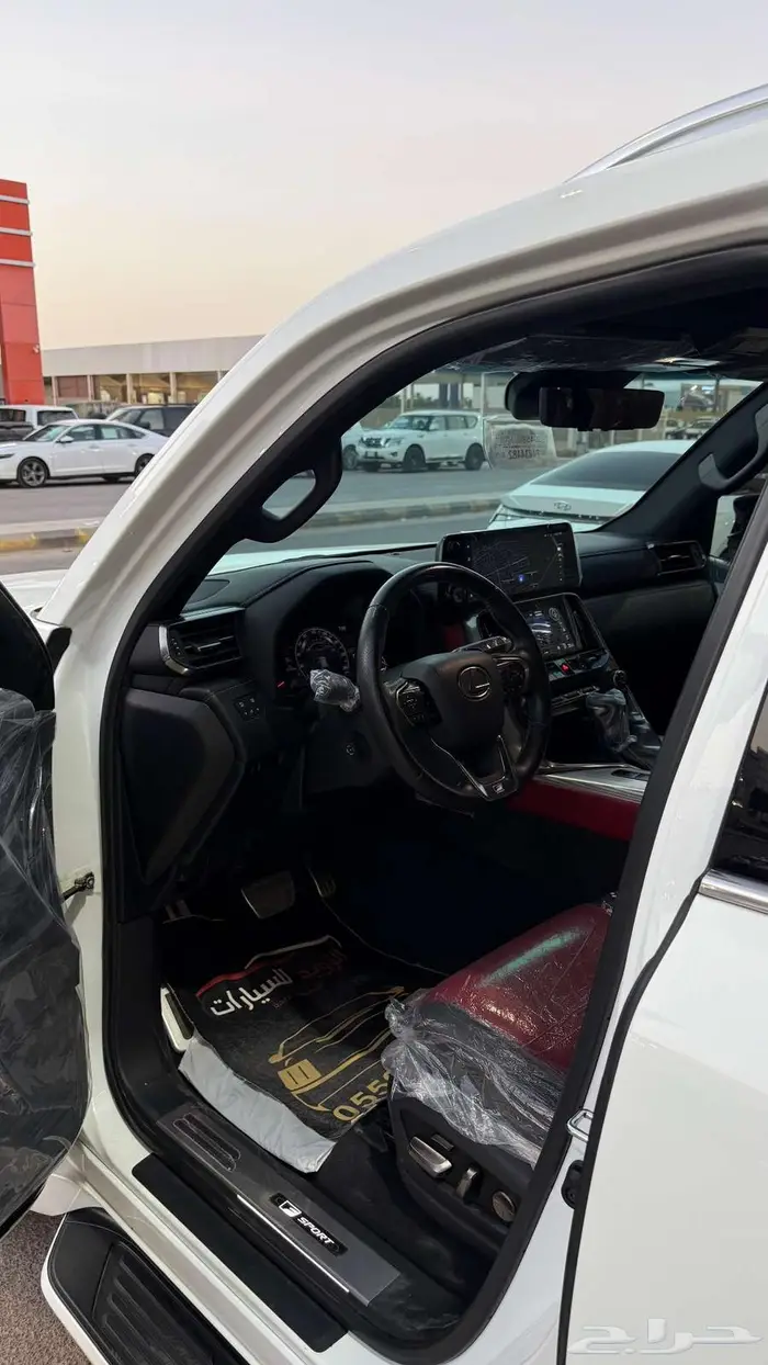 لكزس LX600 اف سبورت 2023 عداد 33000 فقط 4