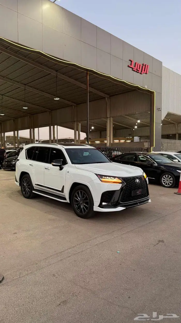 لكزس LX600 اف سبورت 2023 عداد 33000 فقط 1