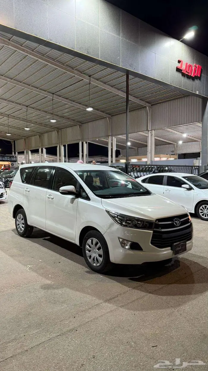 انوفا 2016 عداد 279000 1