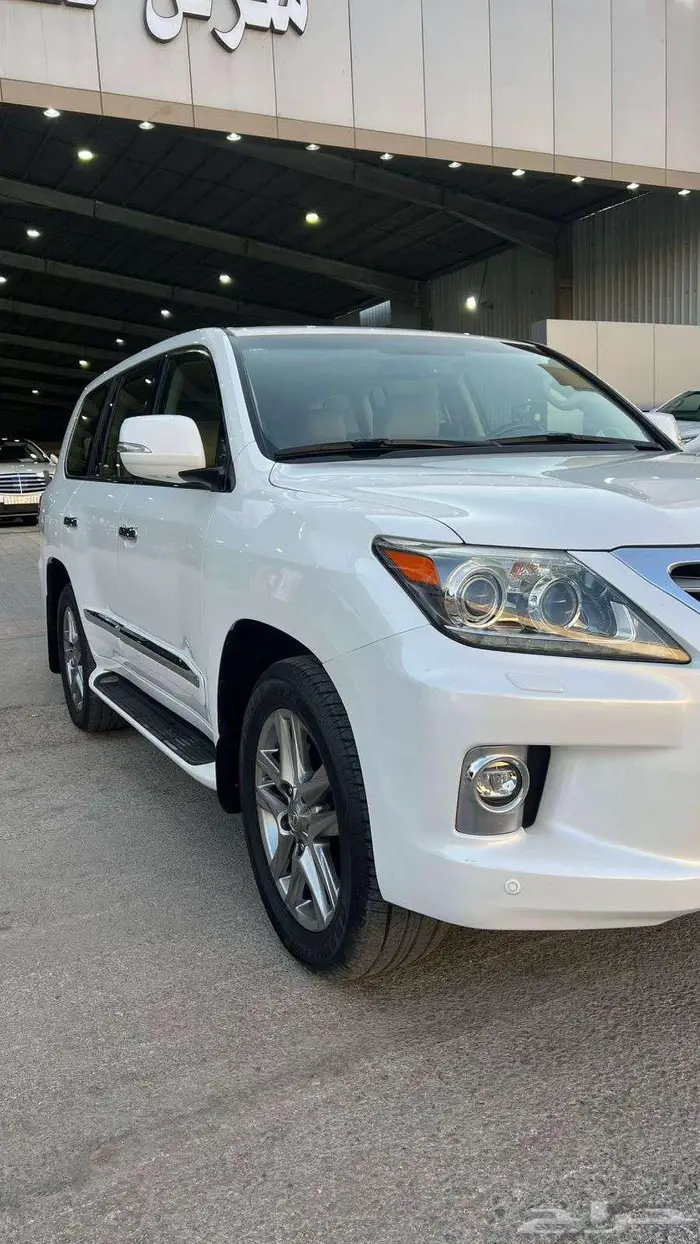 لكزس LX570 موديل 2014 - معرض خلف للسيارات 2