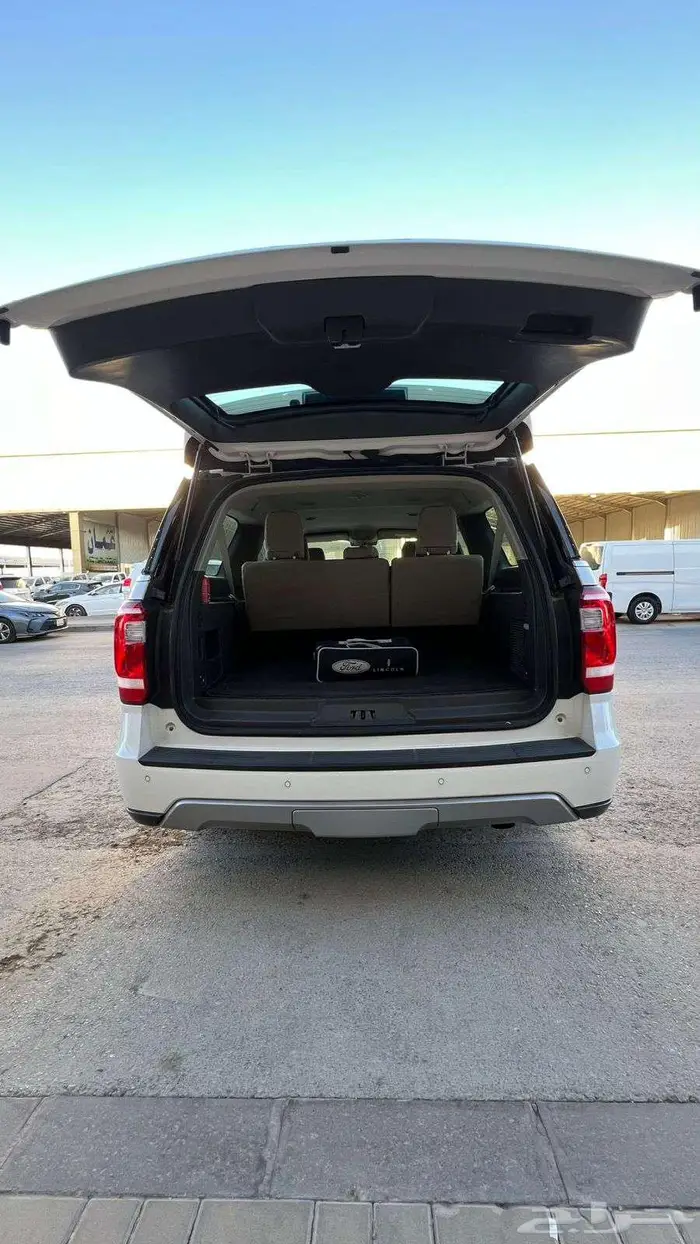 فورد اكسبديشن XLT موديل 2019- معرض خلف للسيارات 9