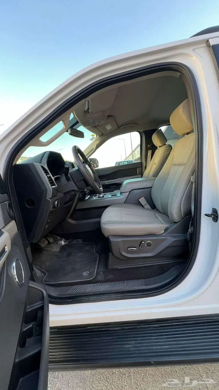 فورد اكسبديشن XLT موديل 2019- معرض خلف للسيارات 13