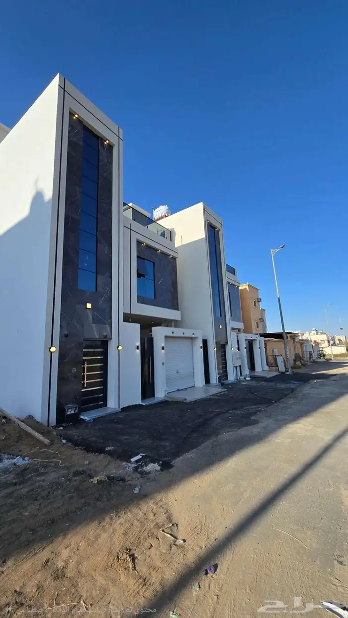 للبيع روف علوى مع ملحق مدخل مستقل 8غرفVIP أحدرفيده حي النهضة 0