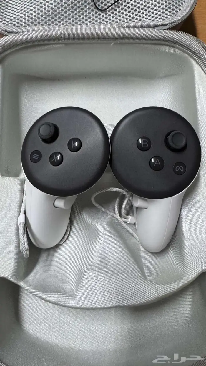 ايادي تحكم ميتا كويست 3 اس meta quest 3S 0