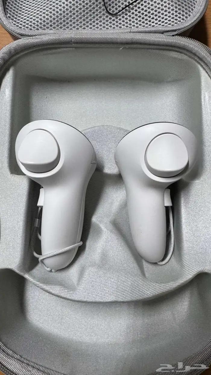 ايادي تحكم ميتا كويست 3 اس meta quest 3S 1