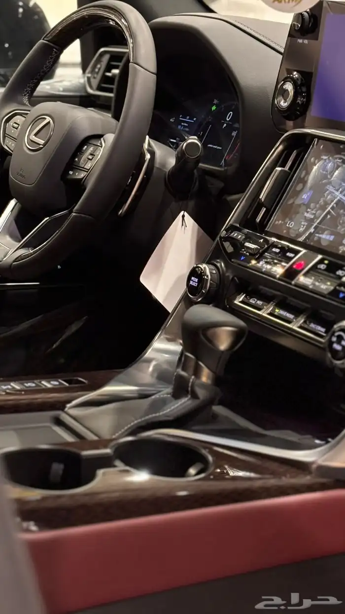 لكزس LX600 2025 اسود 4