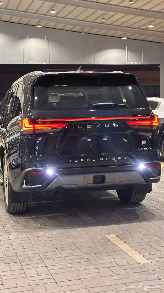 لكزس LX600 2025 اسود 1