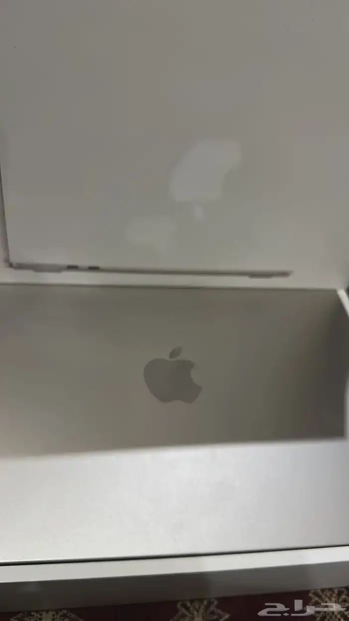 للبيع لابتوب ابل نظيف المديل 2025الستعمال يوم واحد 3