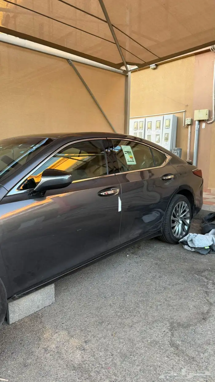 للبيع لكزس 2022 مصدومه 2