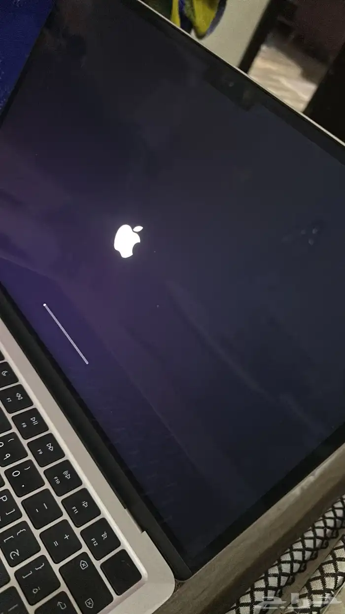 للبيع لابتوب ابل نظيف المديل 2025الستعمال يوم واحد 5
