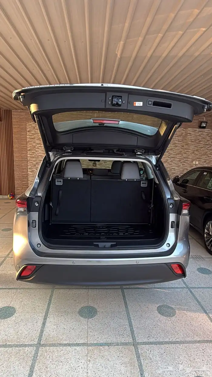 للبيع هايلندر 2025 جدا نظيف اخو الجديد GLE 4