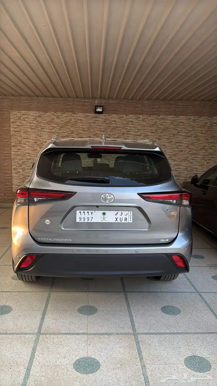للبيع هايلندر 2025 جدا نظيف اخو الجديد GLE 2