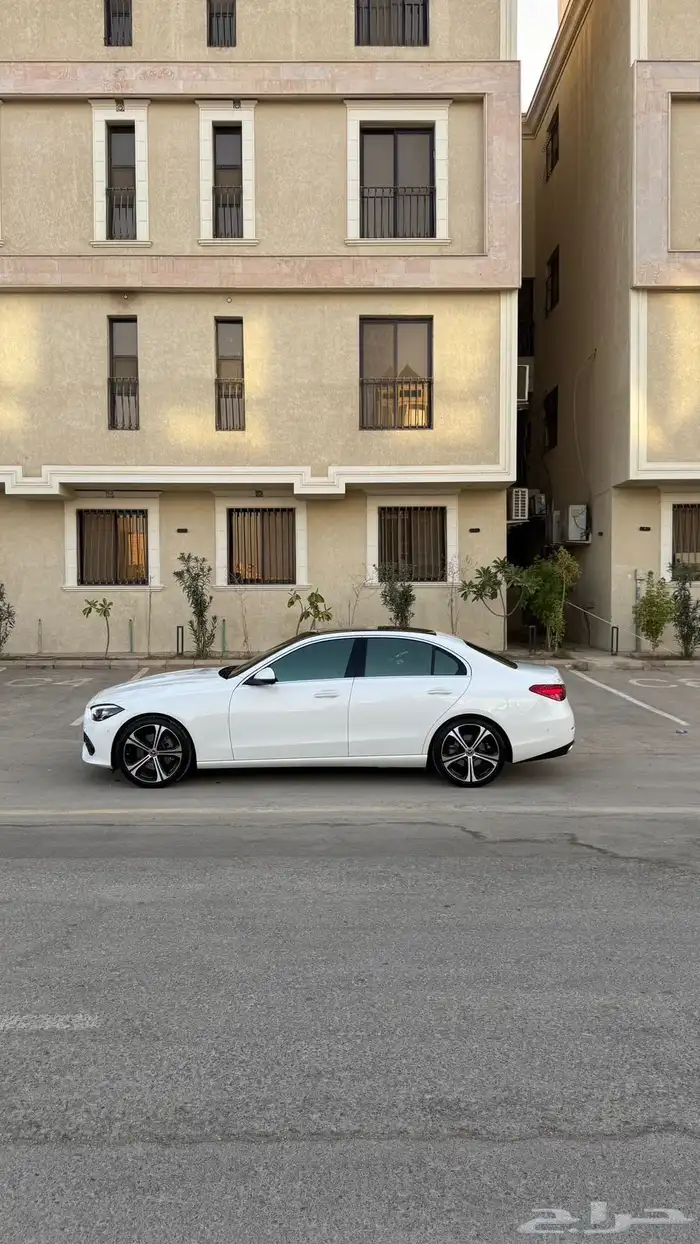 مرسيدس C300 موديل 2024 شبه وكالة 7000 كلم 2