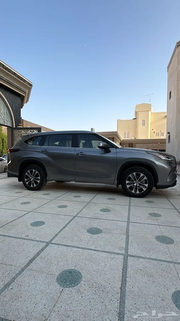 للبيع هايلندر 2025 جدا نظيف اخو الجديد GLE 0